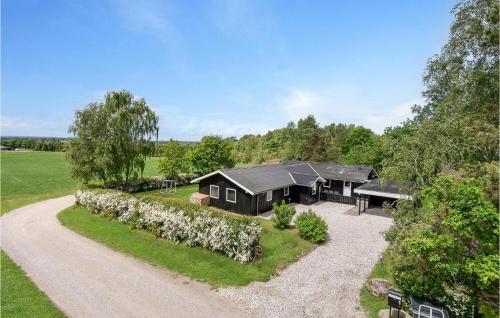 Cozy Home In Glesborg With Sauna