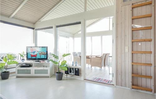 Cozy Home In Hjrring With House Sea View