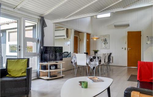 Nice Home In Hvide Sande With Sauna