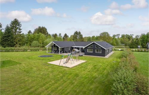 9 Bedroom Stunning Home In Glesborg