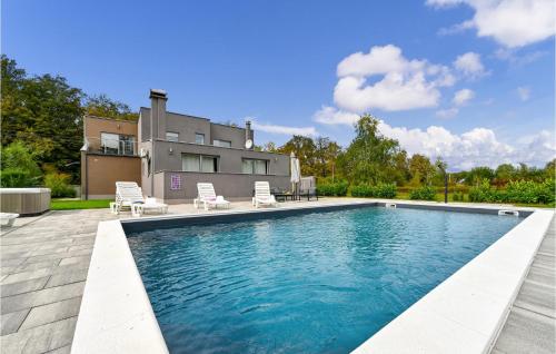  Beautiful Home In Pisarovina With Sauna, Wifi And Outdoor Swimming Pool in Pisarovina