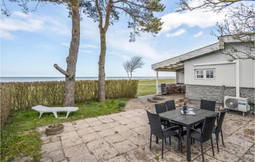  Pet Friendly Home In Allingåbro With Kitchen in Lystrup Strand