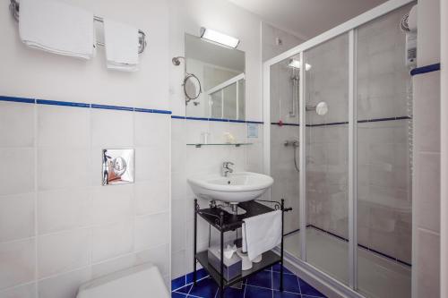 419345280 Hotel Triglav
