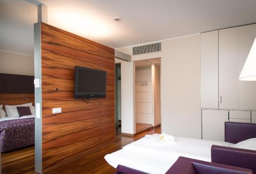 Pakat Suites Hotel - image 3