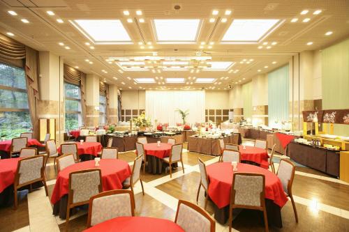 Restaurant, Karuizawa Club Hotel Karuizawa1130 / Hewitt Resort in Tsumagoi