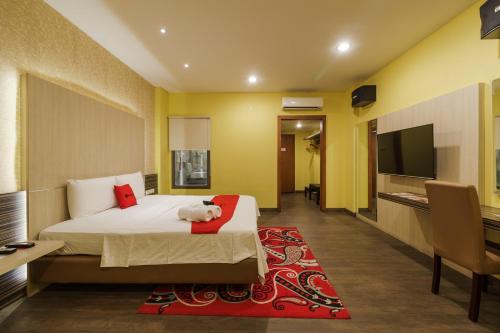 RedDoorz Plus near Dunia Fantasi Ancol