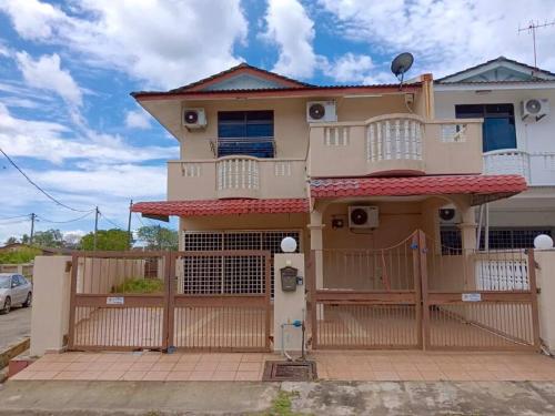DIY 4BR Home Behind TMG Air Putih, 16 Guests