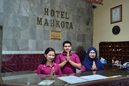 HOTEL MAHKOTA