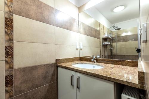Villa with 5 Bedroom and Sauna image 10