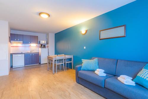 2 bedrooms, 4 beds