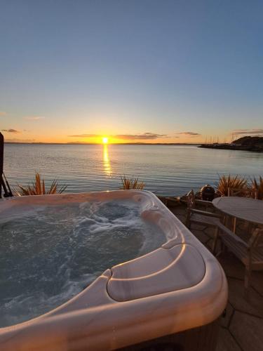 Relaxing cottage with spectacular view, Sauna and Spa Pool