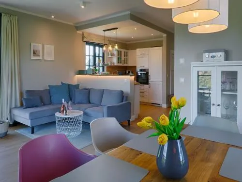 Reetland am Meer - Premium Reetdachvilla mit 3 Schlafzimmern, Sauna und Kamin F27 in Dranske, Deutschland