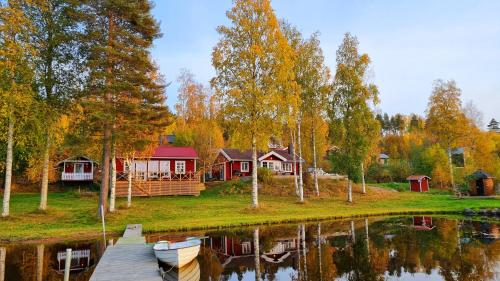 Mysig stuga med sjötomt, nära Järvsöbacken