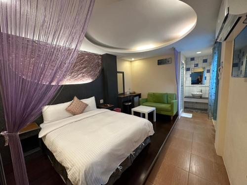 room detail thumbnail 1