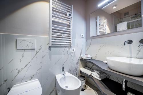 Small Double Room image 10