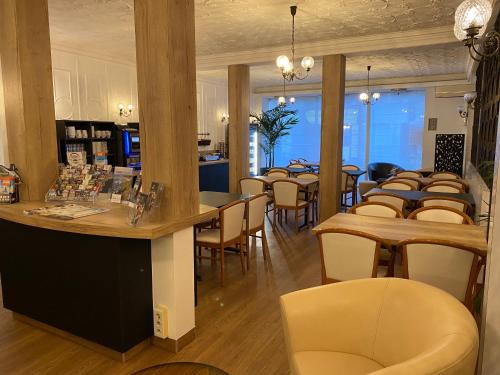 ล็อบบี้, Hotel du Louvre in แชบูร์ก-ออคเตอวีล