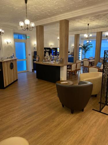 ล็อบบี้, Hotel du Louvre in แชบูร์ก-ออคเตอวีล