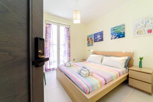Standard King Room image 5