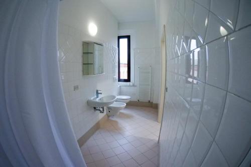 Single Room with Private Bathroom image 2