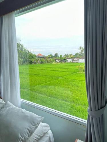 Manis House with ricefield view very close to ubud