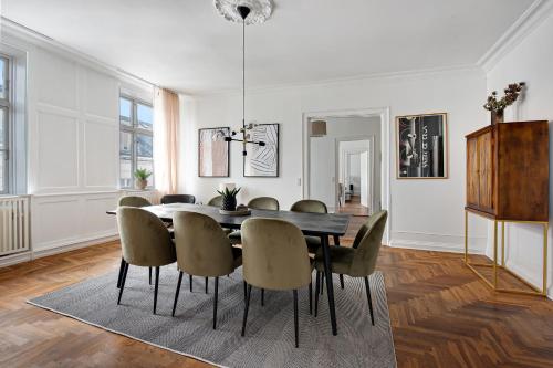 Sanders Square - Spacious Six-Bedroom Apartment Near Amalienborg