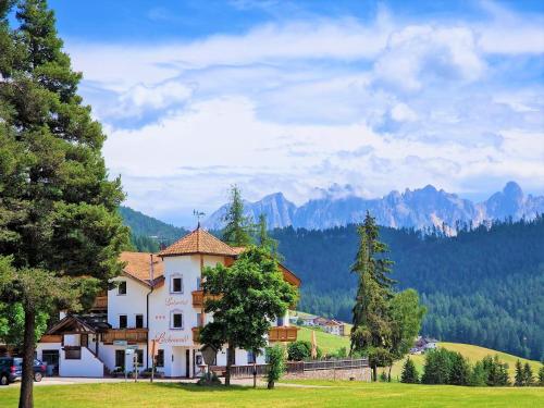 Landgasthof Lärchenwald - Hotel - Collepietra