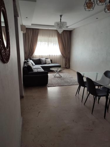 Chaleureux Appartement à 1 min à pied de la Mosquée Hassan II, Casablanca (fotografie 4)
