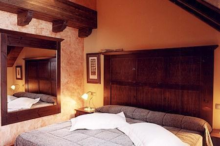 Hotel Hospital de Benasque Stop at Hospital de Benasque to discover the wonders of Pirineo Aragones. Featuring a complete list of amenities, guests will find their stay at the property a comfortable one. To be found at the hote