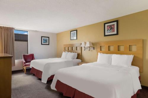 Quality Inn Alice Room Type - Quadruple Room with Two Queen Beds - Non Smoking