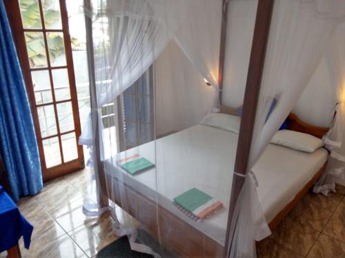 Double Room with Balcony image 4