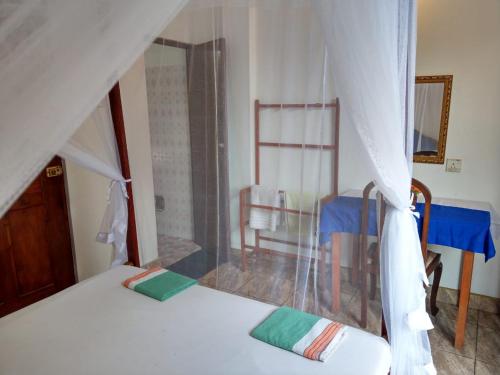 Double Room with Balcony image 5