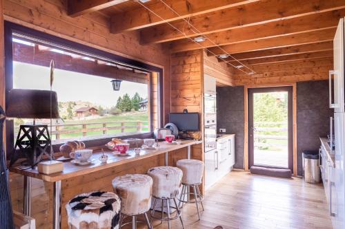 Chalet Massada vue sur les pistes au coeur de Vallberg - Piscine - Chalet Standing - Jacuzzi - Wifi