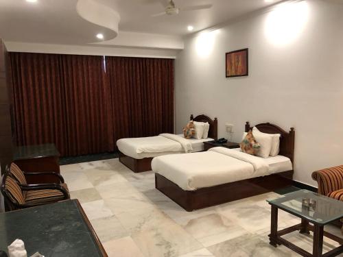 Deluxe Room image 3