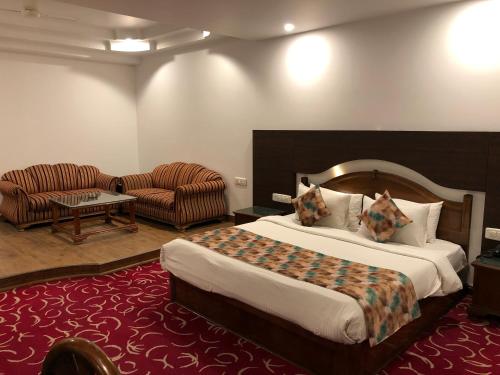 Deluxe Room image 2