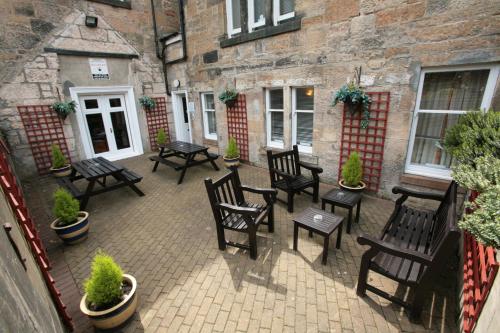 Bejárat, Embassy Apartments near Kert