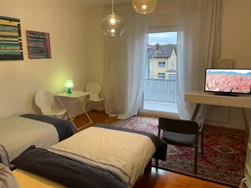 Altstadt Nähe 7 Min Fußweg über Alte Mainbrücke zu Pension mit Balkon & Garten, ideal for long stay, relocation in Ochsenfurt, Deutschland