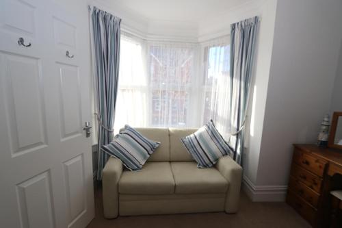 Deluxe King Room - First Floor image 2