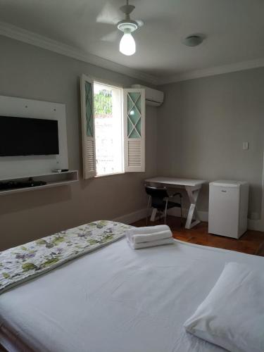 1 double bed, 1 twin bed
