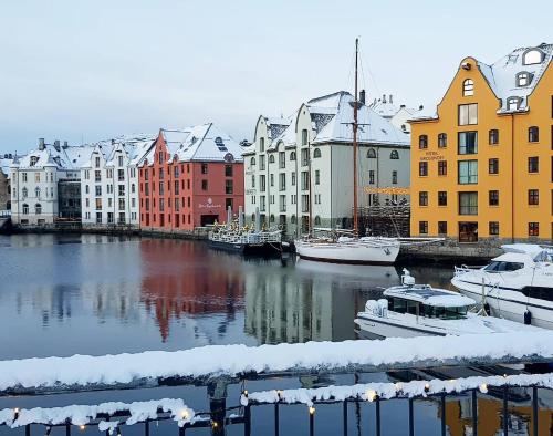 Family friendly, Free Parking, in Best Part of the City - Apartment - Ålesund