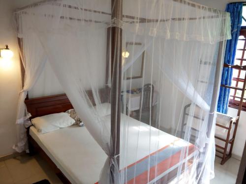 Deluxe Double Room with Balcony image 4