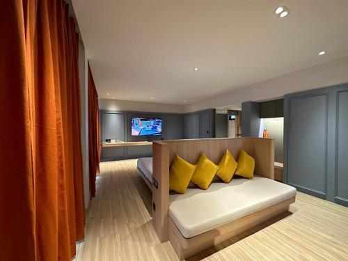 room detail thumbnail 0