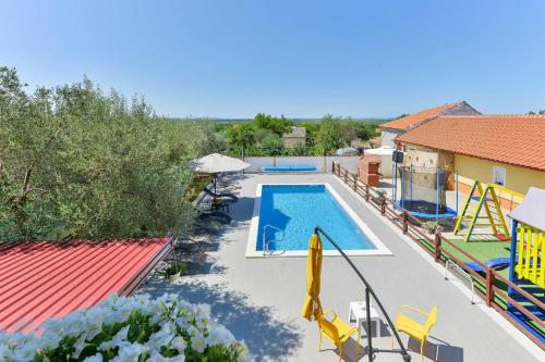 Holiday house Vesna with pool