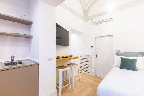 Cozy Studio in Chiaia district by Wonderful Italy, Naples (photo 7)