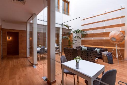 Buitenkant, Hotel Parraga Siete near Granada Cathedral