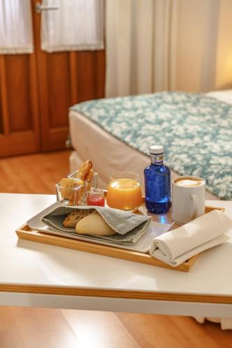 Deluxe Room for Single Use with executive breakfast