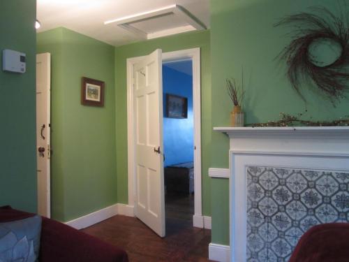 Grand Oak Manor Bed and Breakfast in Granville Ferry (NS)