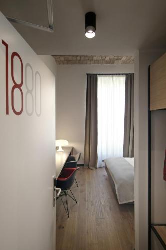 1880 Atypical Rooms - image 6