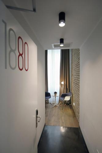 1880 Atypical Rooms - image 3