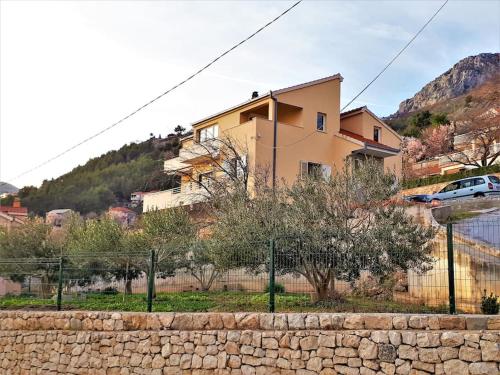 Holiday House App Grace with pool and view in Klis