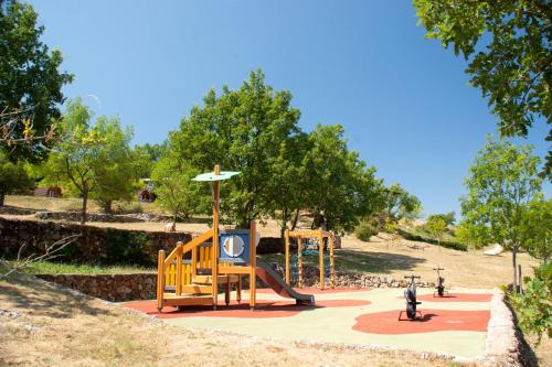 Spēļu laukums, Campasun Camping de l'Aigle in Aiguines